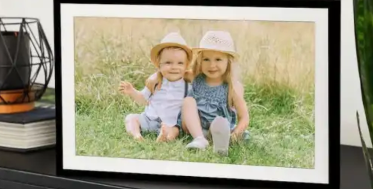 Transform Your Living Space with Skylight's Digital Picture Frame